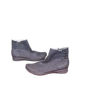 Mephisto suede bootie in good condition size 11 Us